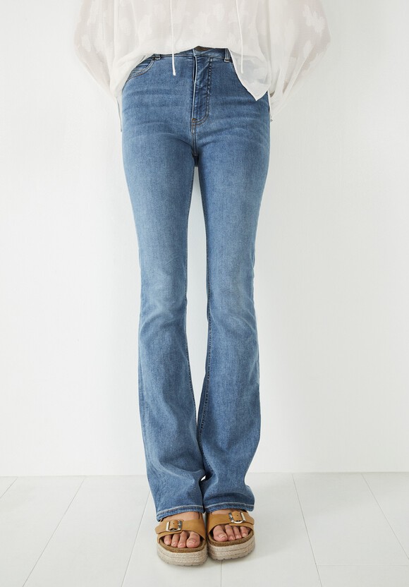 Liv Flared Jeans