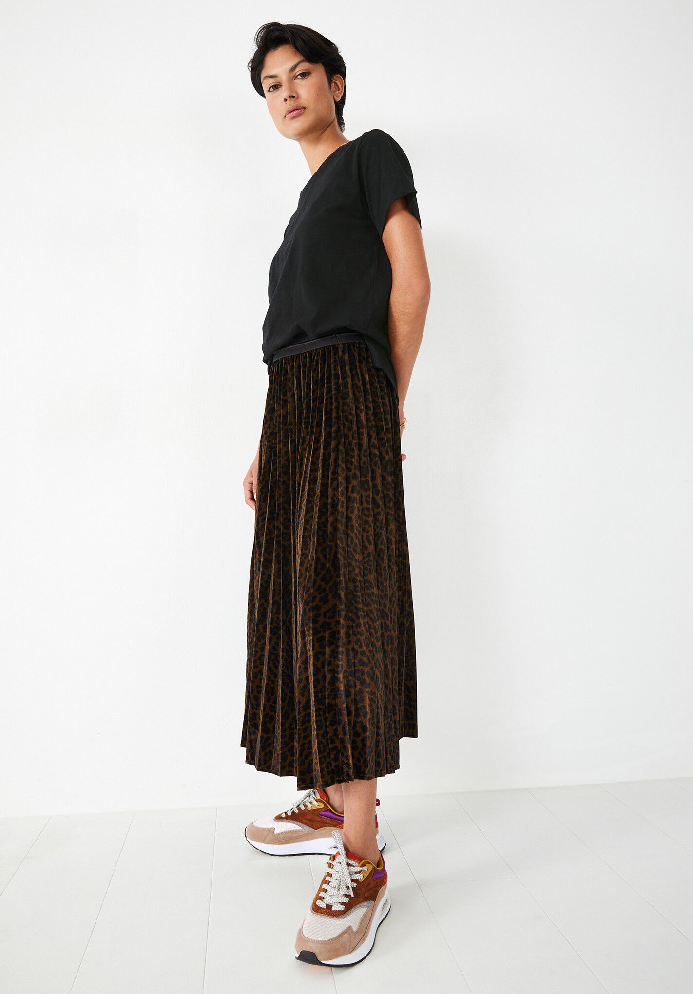 Thea Velour Pleated Skirt | Brown 