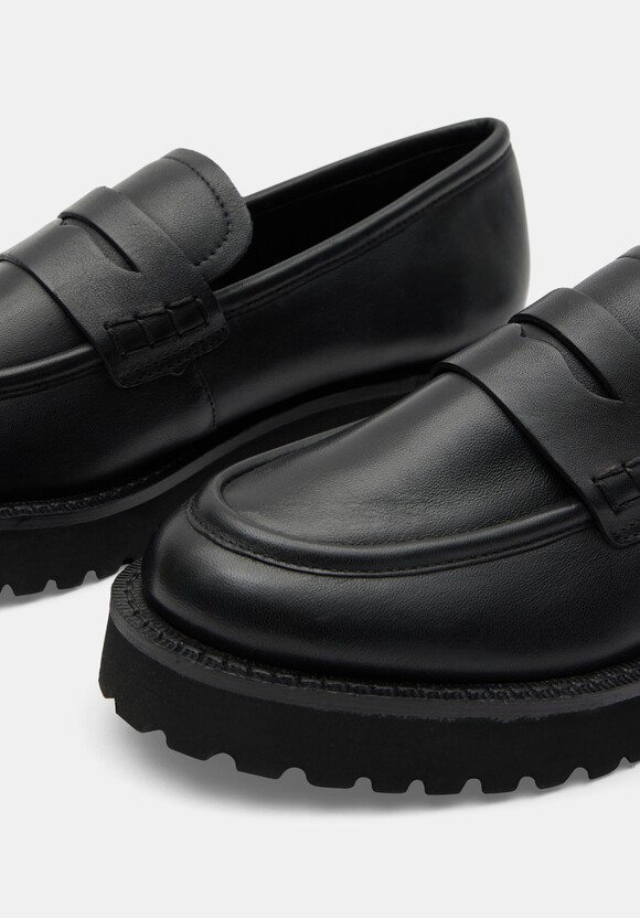 Blake Cleated Leather Loafers | Black | hush